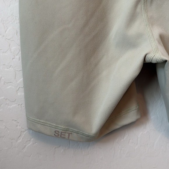 SET ACTIVE Luxform Bike Shorts in Sage Size S - Picture 4 of 7